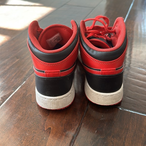 Air Jordan Mid 1 - Picture 3 of 10